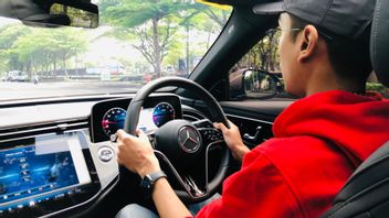 Rasa Berkendara E-Class Terbaru di GJAW: Sedan Mewah Nyaman dengan Performa Halus