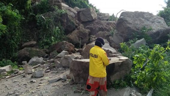 Once Covered By Landslides, The Access Road To Majene Is Now Accessible By Motorbikes