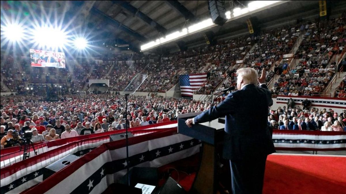 La police a averti d'un homme armé dans la campagne de Trump, mais d'un message n'est pas arrivé à cause du réseau de radio