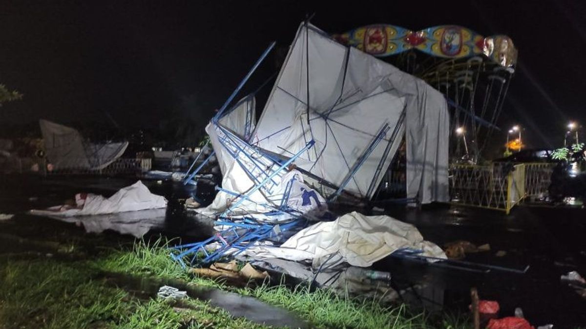 Berlangsung Cepat, Angin Kencang Rusak Tenda UMKM di MPP Sidoarjo