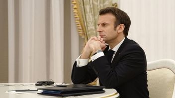 モーデム党の指導者を呼んで、マクロンは今日新フランス首相を発表しますか?