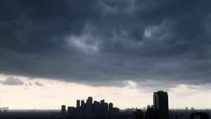 BMKG Ingatkan Potensi Puting Beliung-Hujan Es Masa Pancaroba April-Mei