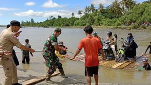 Jembatan di Kabupaten Simeulue Aceh Ambruk Dihantam Banjir, BPBD Siapkan Perahu Karet untuk Penyeberangan