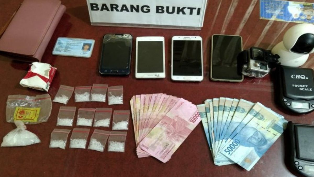 2 Young Women In Kendari Arrested By Police For Circulating Narcotics