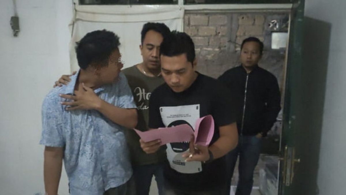 Allegedly A 6-year-old Boy Cabuli, A 47-year-old Man In Cibodas, Was Taken To The Tangerang Metro Police