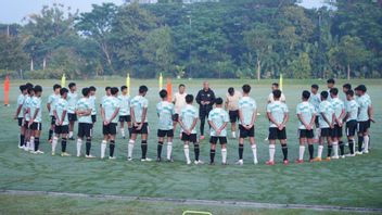 AFF U-16カップ2024でインドネシアU-16をリードするノヴァ・アリアントのシン・テヨン指示