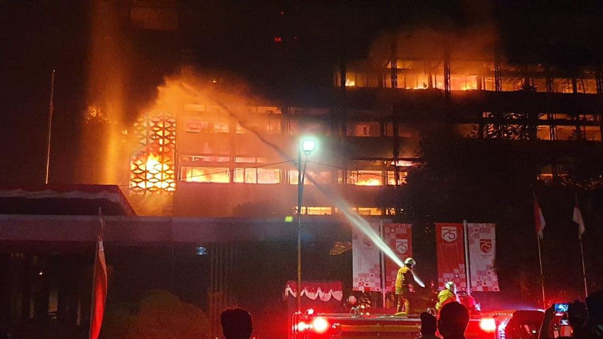 شرطة مترو جايا تحقق في سبب اندلاع حريق في مبنى مكتب النائب العام