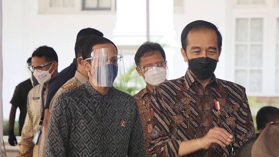 Kontroversi Kemendikbud dan Nasib Nadiem di Kabinet