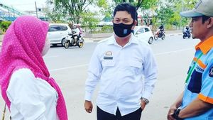 Kisah Kejujuran Juru Parkir di Makassar Kembalikan Uang Rp24 Juta yang Ditemukan