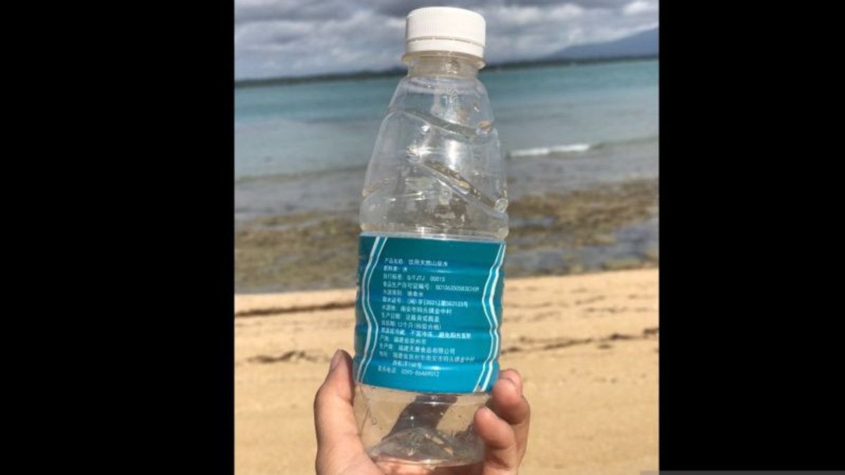 北部の季節に入ると、活動家はタイ、中国、マレーシアからのプラスチック廃棄物がナトゥナに日常的に「着陸」していることを発見します