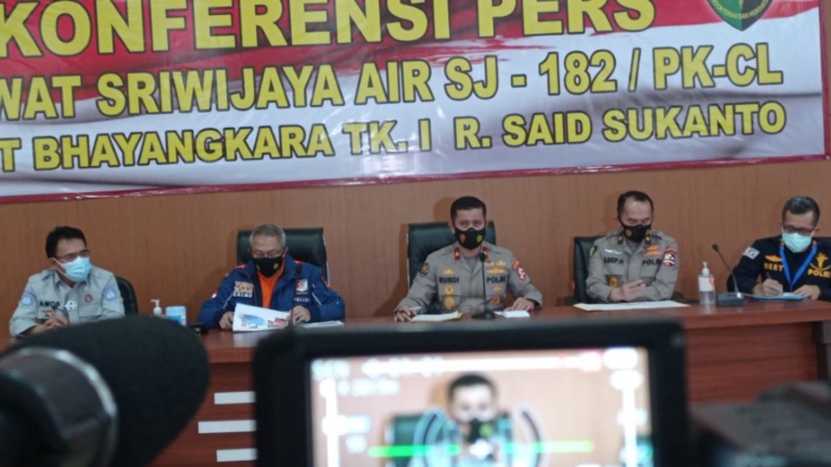 The Body Of Fadly Satrianto, The Sriwijaya Air SJ-182 Extra Crew Has Been Handed Over To The Family