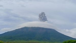 PVMBG: Aliran Lava Baru Muncul di Gunung Ile Lewotolok, Mengarah ke Selatan-Tenggara