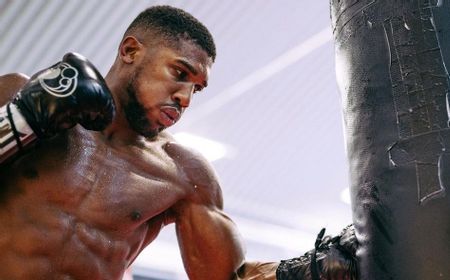 Anthony Joshua Sebut Dirinya Tidak Dihormati sebagai Juara karena Cintanya kepada Ratu Elizabeth dan Teh