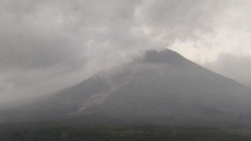 انفجار زلزال لا يزال يحدث على جبل سيميرو