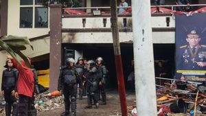 Polres Metro Jakarta Timur Dijaga Ketat Ratusan Brimob