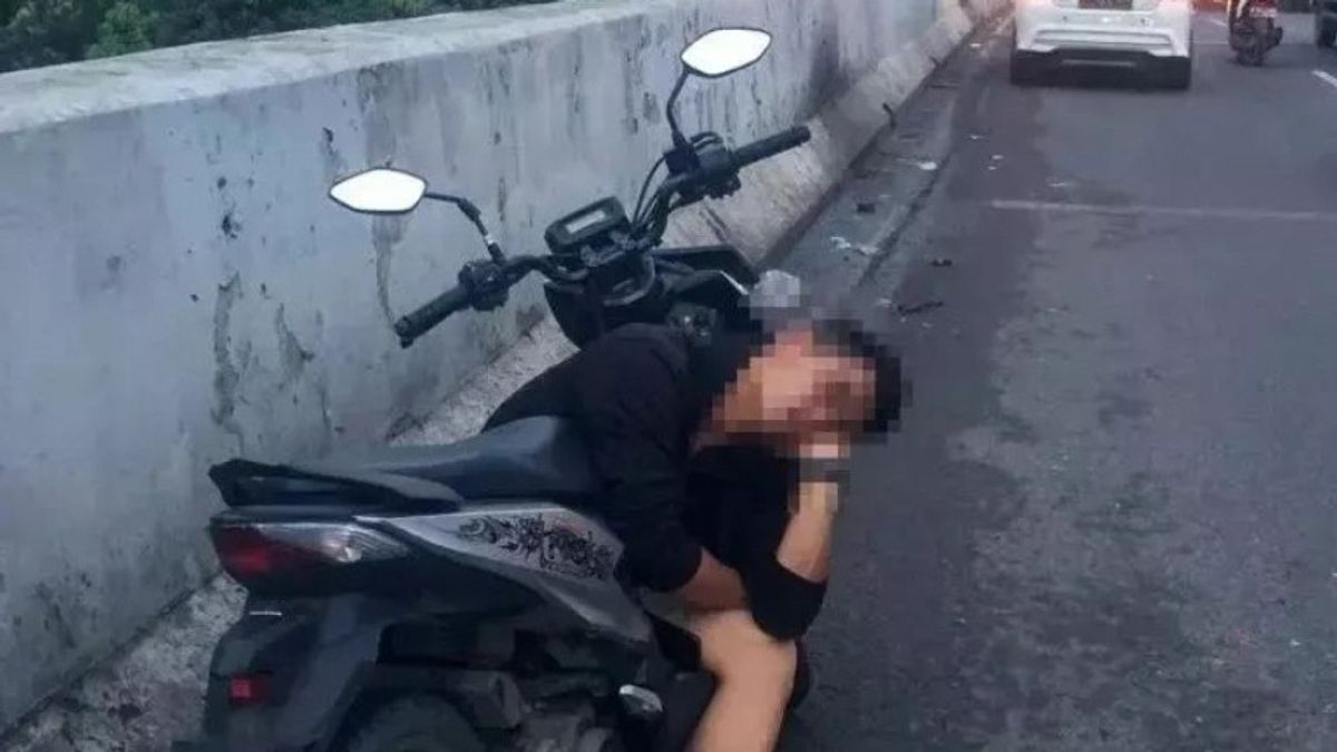 Allegedly My Husband, A Motorist In Tangerang Sleep Flyover Tangerang