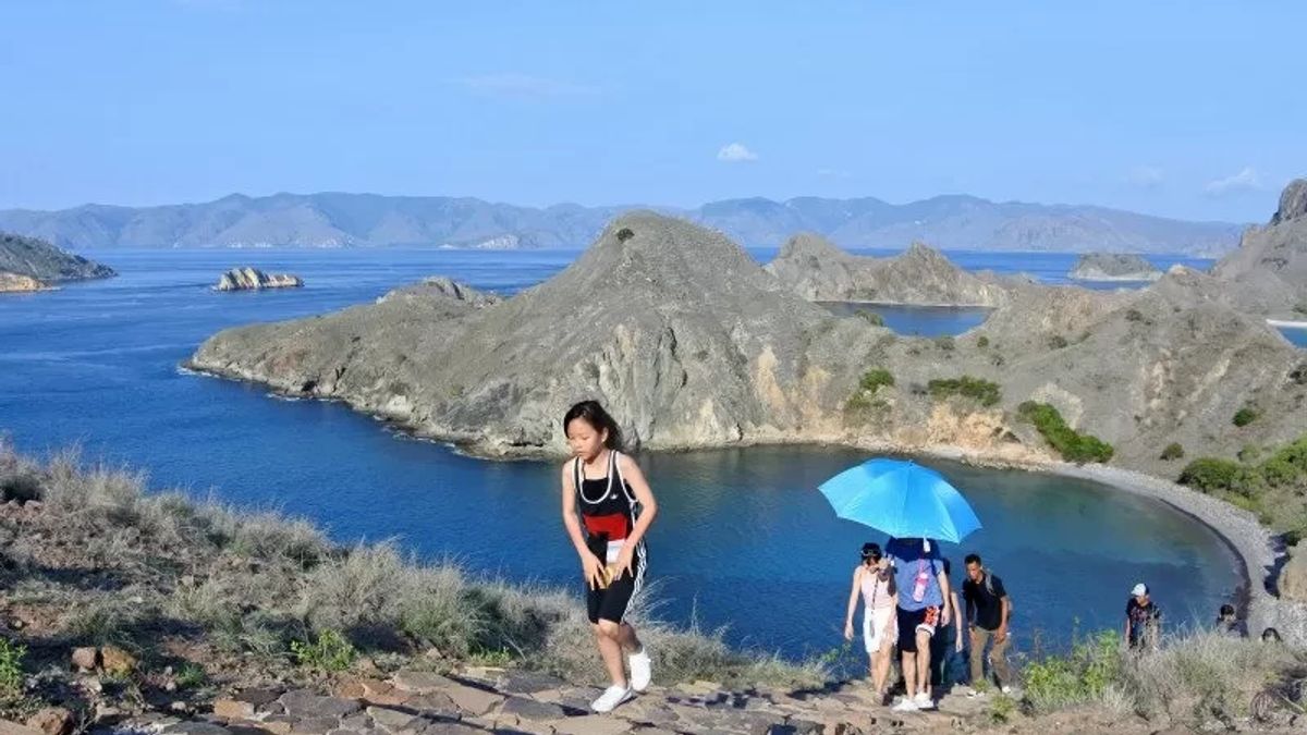 Strong Wind Blows Waters Of Komodo National Park, BMKG Reminds Tourists To Be Alert