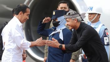 Jokowi Meets Ganjar In Solo, Both Of Them Throw Smiles At Each Other