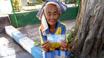 How Can It Be, The Grandmother Of A Mango Seller In Bali Was Cheated By Using Toy Money Of IDR 50,000