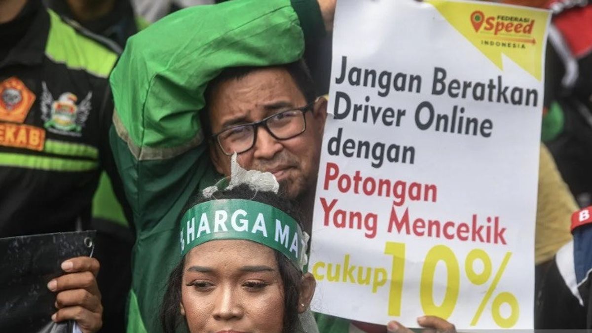 العاصفة الجماعية ل Ojek عبر الإنترنت بسبب مكون التكلفة غير الشفاف