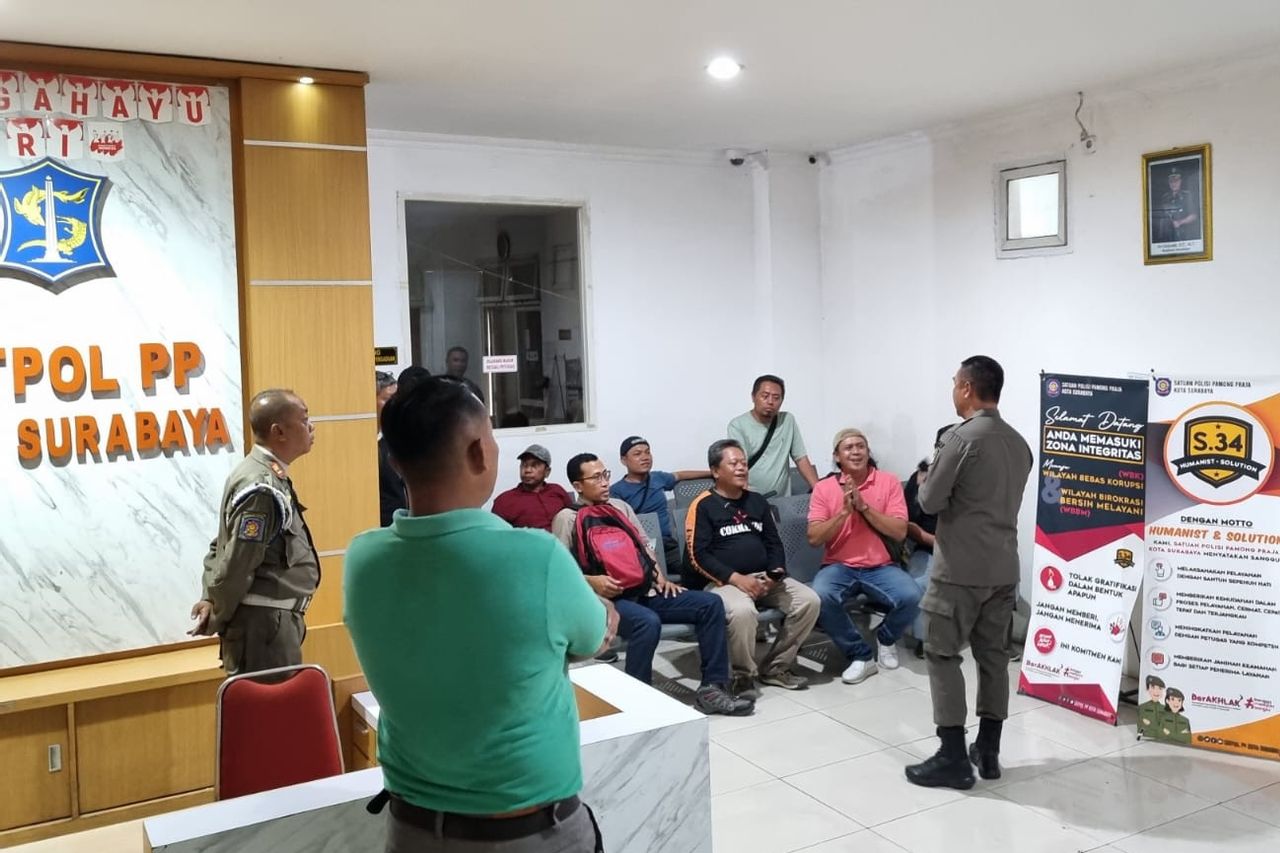 工人道歉Satpol PP Ditendang,Kasatpol Surabaya的成员案件仍然要求继续法律程序