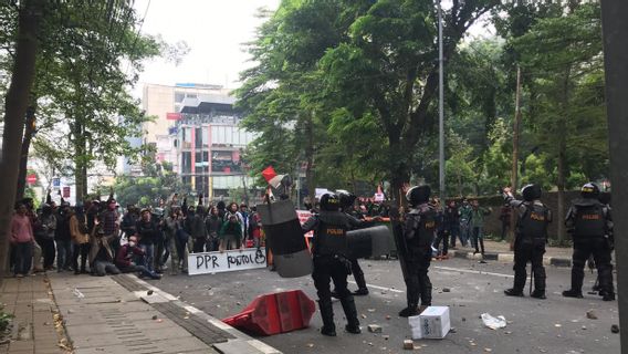 Démo Rejette La Loi Sur Le Droit D’auteur, Transjakarta Après Tous Les Services De Bus