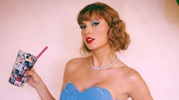 Taylor Swift Celebrates Ebon Moss-Bachrach's Victory At Critics Choice Award 2024
