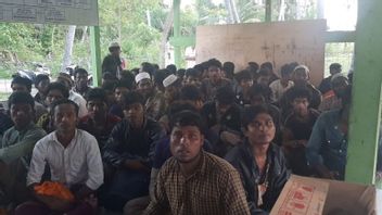 114 Rohingya Refugees Stranded In Bireun To Be Moved To Lhokseumawe