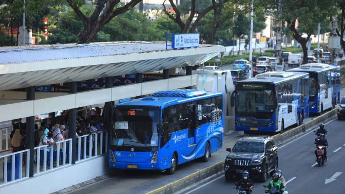 Transjakarta Corridor 1 Route Diverted Due To Labor Demonstration Today