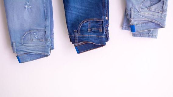 9 Tips To Soften Up New Rigid Jeans To Make It More Comfortable To Wear