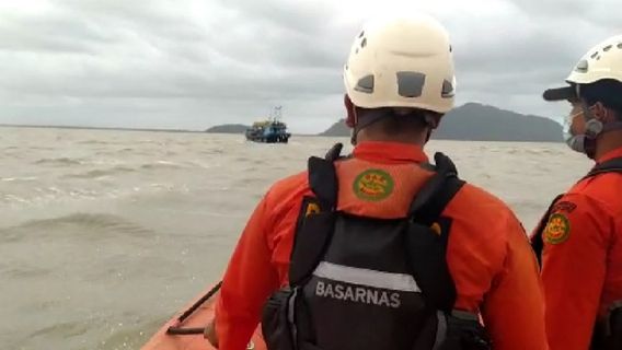 14 Kapal Milik Nelayan Tenggelam di Pontianak: 5 Berhasil Ditemukan Tim SAR, 9 Dalam Proses Pencarian