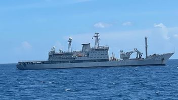 KRIナンガラ-402を避難させるためにバリ海域に到着する2隻の中国海軍船