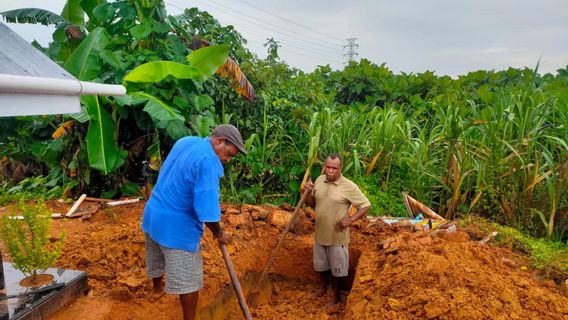 Cuaca Buruk dan Makamkan 10 Jenazah dalam 3 Hari Terakhir, Penggali Kubur COVID di Kota Sorong Mengaku Kelelahan