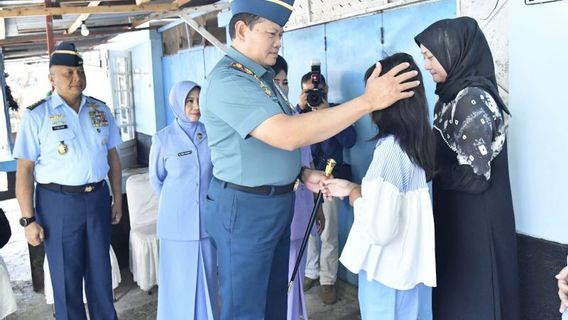 TNI Commander Takziah To Family Of 4 Indonesian Air Force Officers Victims Of Airplane Crash