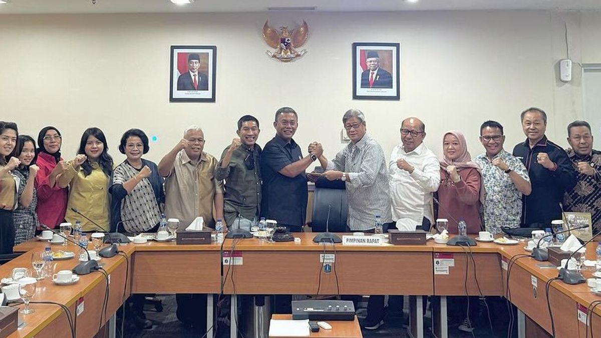 Prasetyo Edi devient le président de la faction PDIP de Jakarta définitive remplaçant le baiser Warsono âgé de clôture