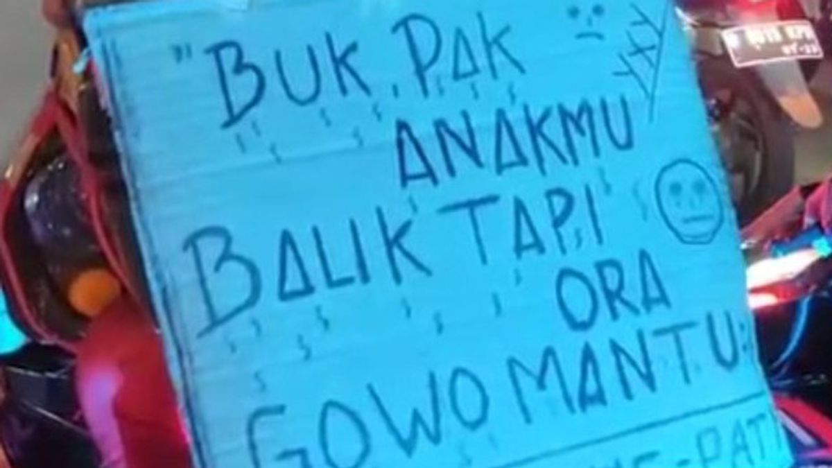 "بوك ، سيدي ، ابنك عاد ولكن أورا غوو مانتو" ، اقرأ كتابة مضحكة واحدة من المسافرين على الدراجات النارية الذين عبروا كاليمالانغ بيكاسي