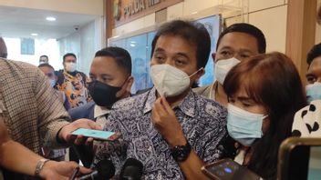 La Police Enquête Pendant Des Heures, Roy Suryo Explique Le Téléchargement Offensif De Lucky Alamsyah 