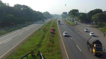 التدفق العكسي اليوم ، وحركة المرور على الطرق ذات الرسوم ، ومنحدرات Pantura Cirebon في اتجاهين