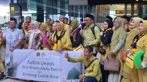 Les Jamaah de la Omra à Kediri et autour de leur premier vol depuis l’aéroport de Dhohoho