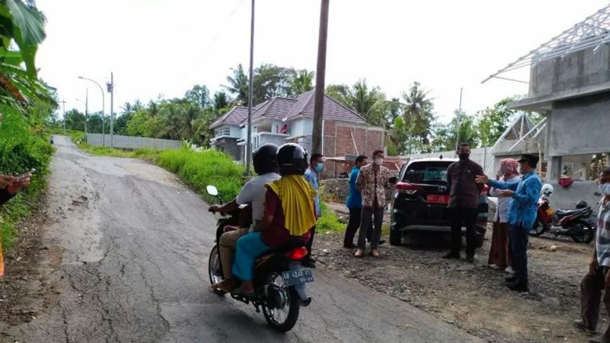 Berita Kulon Progo: Ketua DPRD Kulon Progo Meminta Pemkab Perbaiki Jalan Kasatrian Giripeni