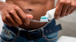 Benarkah Mengoleskan Pasta Gigi ke Penis Bikin Pria Tahan Lama di Ranjang?