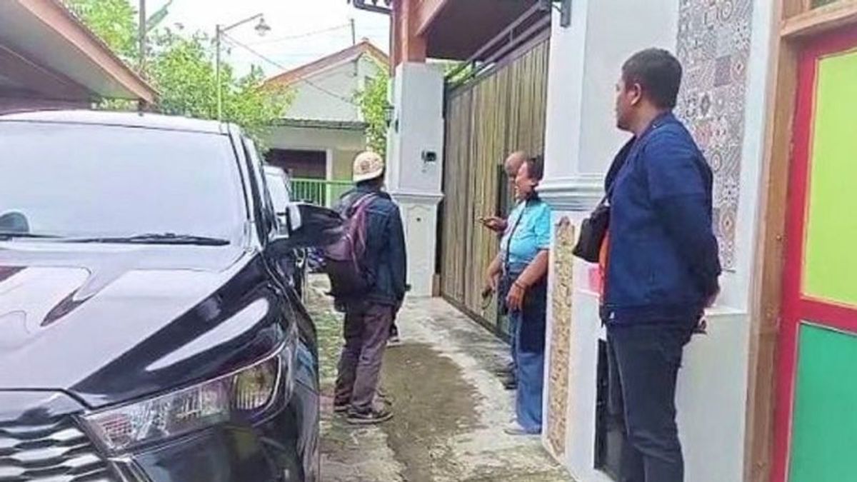 KPK, Maidi의 Walkot이 Gratifikasi의 용의자로 체포 된 후 Madiun PUPR 관리자의 집을 수색
