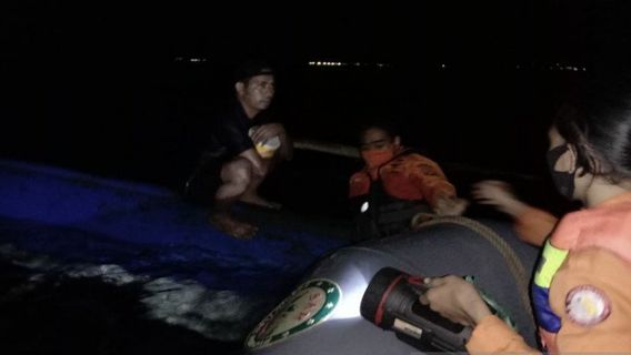 4 Nelayan Disapu Gelombang Tinggi di Perairan Kolaka Saat Mancing, Beruntung Tim SAR Cepat Menolong 