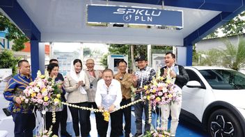 为了支持电动汽车生态系统，印度尼西亚共和国众议院第七委员会成员在中爪哇为PLN SPKLU揭幕