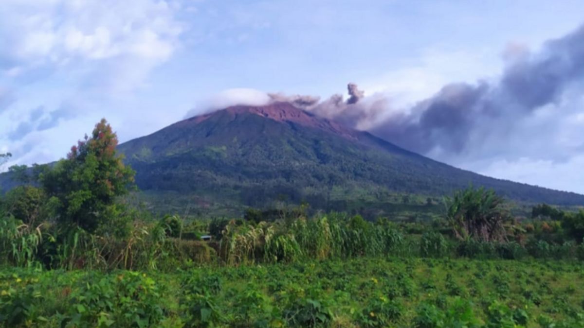 Residents Around Mount Kerinci Are Advised To Stay Alert