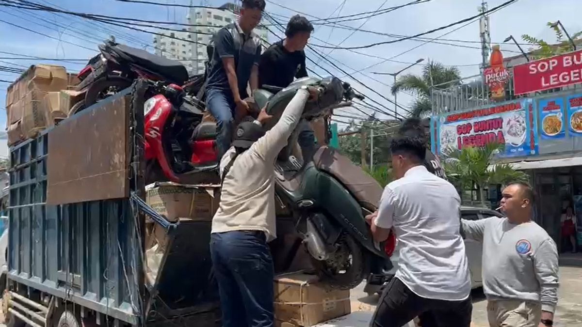 書籍の入った段ボールを使って密輸された盗難の疑いのある13台のオートバイ、1人の加害者が警察に逮捕されました