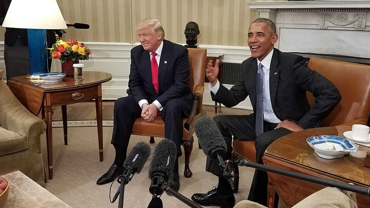 Cuma Donald Trump yang Berani Paksa Barack Obama Tunjukan Akta Kelahiran