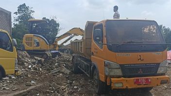 حكومة Cianjur Regency ترسل معدات ثقيلة لتسريع تنظيف المنازل المنهارة