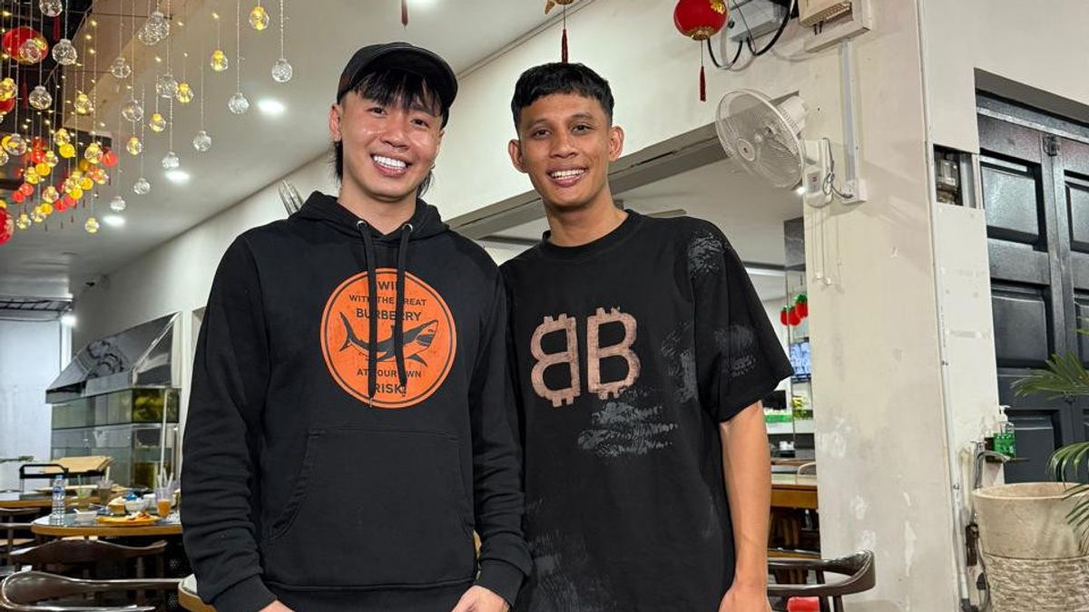 Ainsi, l’agenda annuel, le kek et le TikTok, Rian Arifin, distribue 2 tonnes de riz et d’aide en espèces à Batam