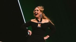 Adele Ungkap Dirinya sedang Tergila-gila dengan Lagu Sabrina Carpenter